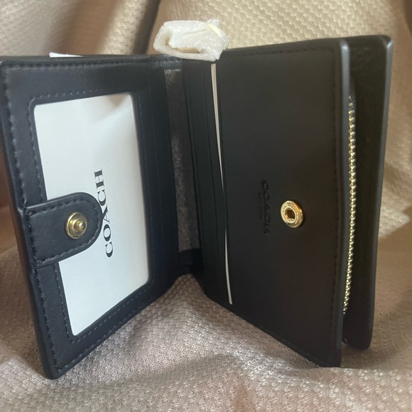 Coach Snap Wallet black with gold hardware - Picture 2 of 4